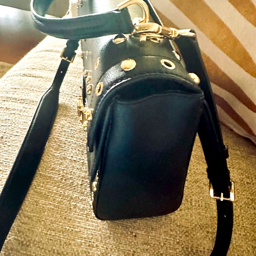 MK Michael Kors Satchel with Shoulder or crossbody strap. - Picture 5 of 12